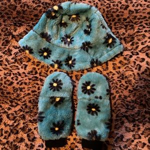 Free People Boho Bucket Hat & Gloves set